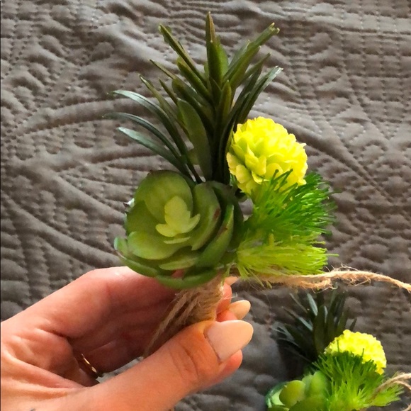 Boutineers - Picture 2 of 3